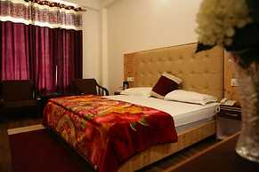 Goroomgo Hotel Saras Manali