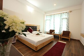 Goroomgo Hotel Saras Manali