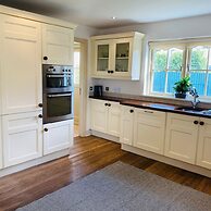 Bright Modern Welcoming Home Easy Stroll Along Pathway Into Kenmare To