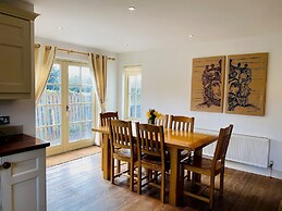 Bright Modern Welcoming Home Easy Stroll Along Pathway Into Kenmare To