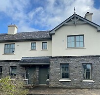 Bright Modern Welcoming Home Easy Stroll Along Pathway Into Kenmare To