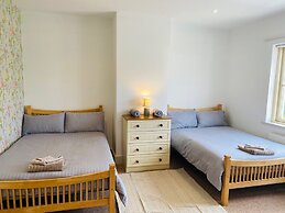 Bright Modern Welcoming Home Easy Stroll Along Pathway Into Kenmare To