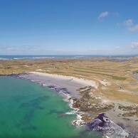 Detached Cottage Overlooking Lake in Connemara