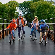 Detached Cottage Overlooking Lake in Connemara