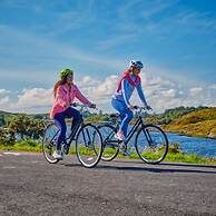 Detached Cottage Overlooking Lake in Connemara