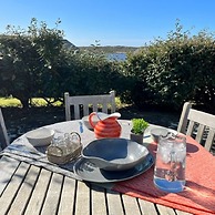 Detached Cottage Overlooking Lake in Connemara