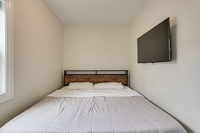 Walk to Metra: Pet-friendly Blue Island Apt