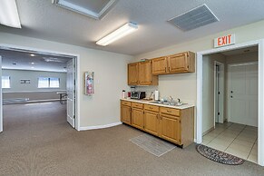 Lakefront Osage Beach Abode w/ Grill & Pool Access