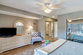 Lakefront Osage Beach Abode w/ Grill & Pool Access