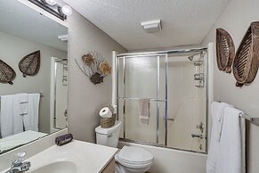 Lakefront Osage Beach Abode w/ Grill & Pool Access