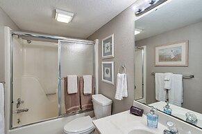 Lakefront Osage Beach Abode w/ Grill & Pool Access