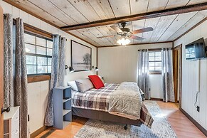 Smoky Mountain Cabin w/ Fire Pit & Stunning Views!