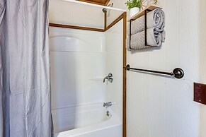 Smoky Mountain Cabin w/ Fire Pit & Stunning Views!