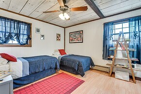 Smoky Mountain Cabin w/ Fire Pit & Stunning Views!