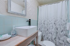 Cozy Kalamazoo Studio, 4 Mi to Downtown Area!