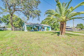 Spring Hill Home - 3 Mi to Weeki Wachee Springs!