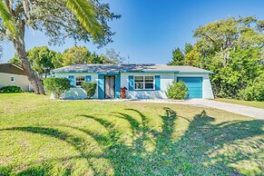 Spring Hill Home - 3 Mi to Weeki Wachee Springs!