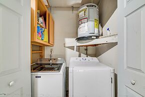 Spring Hill Home - 3 Mi to Weeki Wachee Springs!