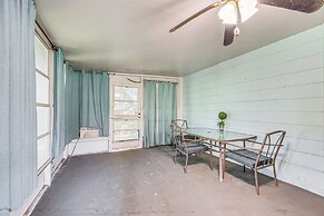 Spring Hill Home - 3 Mi to Weeki Wachee Springs!