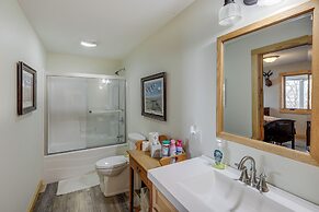 Yankton Vacation Home w/ Hot Tub & River Views