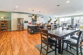Yankton Vacation Home w/ Hot Tub & River Views