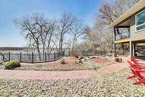 Yankton Vacation Home w/ Hot Tub & River Views
