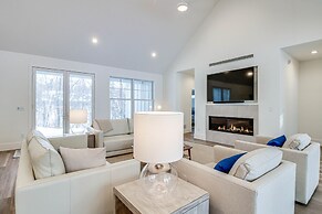 Luxury Serpent Lake Home w/ Gourmet Kitchen!