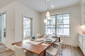 Luxury Serpent Lake Home w/ Gourmet Kitchen!