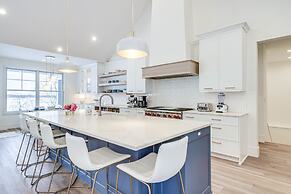 Luxury Serpent Lake Home w/ Gourmet Kitchen!