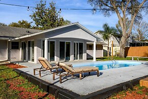 Spacious Brandon Home: Hot Tub, Pool, & Game Room