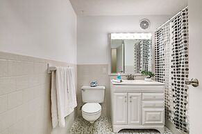 Spacious Brandon Home: Hot Tub, Pool, & Game Room