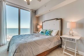 Florida Resort Condo: Walk to Pensacola Beach!