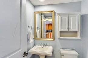 Florida Resort Condo: Walk to Pensacola Beach!