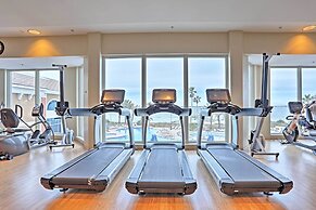 Florida Resort Condo: Walk to Pensacola Beach!