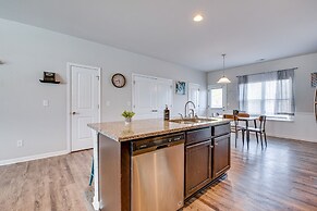 Union City Townhome: 17 Mi to Downtown Atlanta!