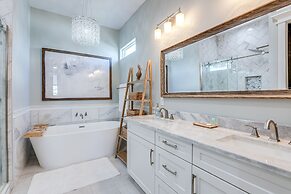 'footprints in the Sand' - Luxe Freeport Home!