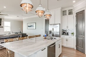 'footprints in the Sand' - Luxe Freeport Home!