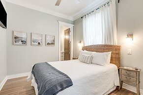 'footprints in the Sand' - Luxe Freeport Home!