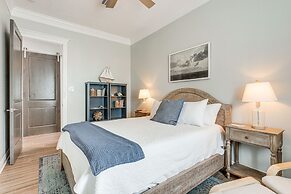 'footprints in the Sand' - Luxe Freeport Home!