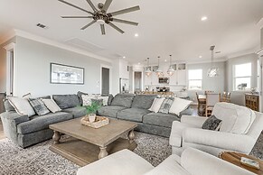 'footprints in the Sand' - Luxe Freeport Home!