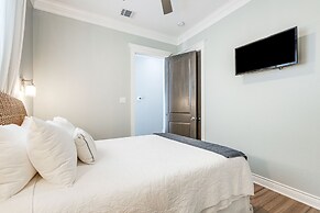 'footprints in the Sand' - Luxe Freeport Home!