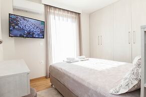 Marousi Modern Green Oasis with Balcony