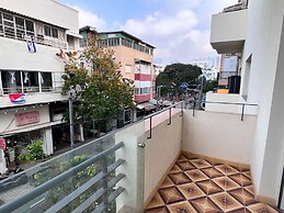 Classic Bauhaus with Balcony by FeelHome