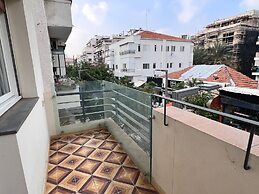 Classic Bauhaus with Balcony by FeelHome