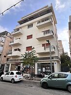 Classic Bauhaus with Balcony by FeelHome