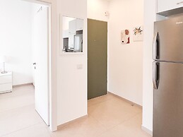 Classic Bauhaus with Balcony by FeelHome