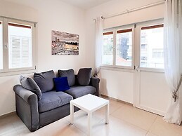 Classic Bauhaus with Balcony by FeelHome