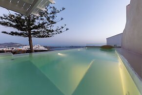 Morfes Luxury Suites by Caldera Houses