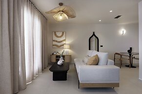 Morfes Luxury Suites by Caldera Houses