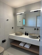 Morfes Luxury Suites by Caldera Houses